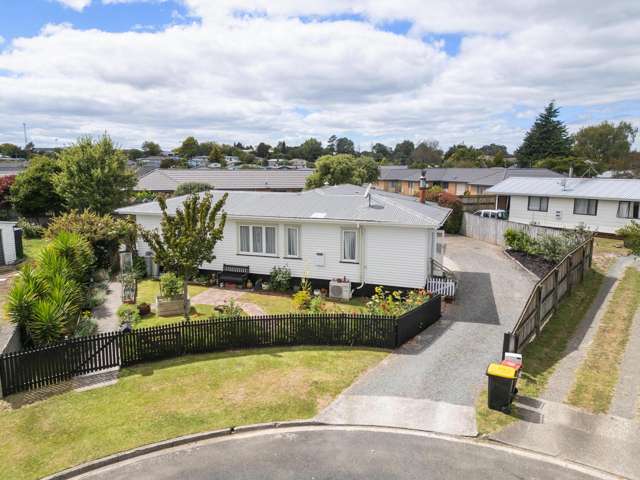 Huge Family Home in Quiet Position