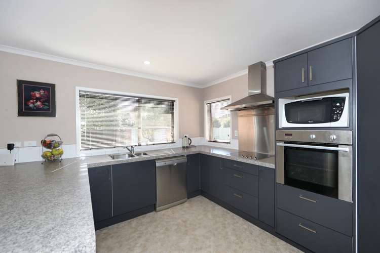 911a Churchill Street Akina_2