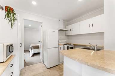 2/64 Mckenzie Avenue_3