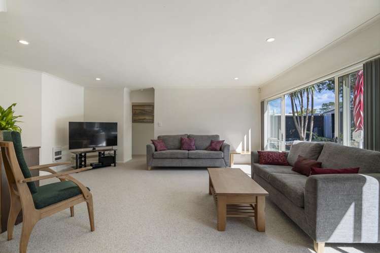 319a Royal Road Massey_16