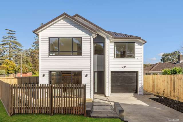 Freestanding Brand New Home – Prime Location