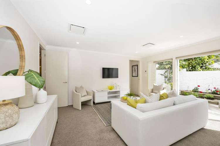 2/19 Seaview Avenue Northcote_4