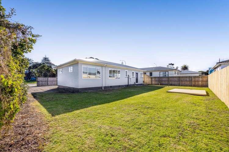 23 Longfellow Road Opunake_14