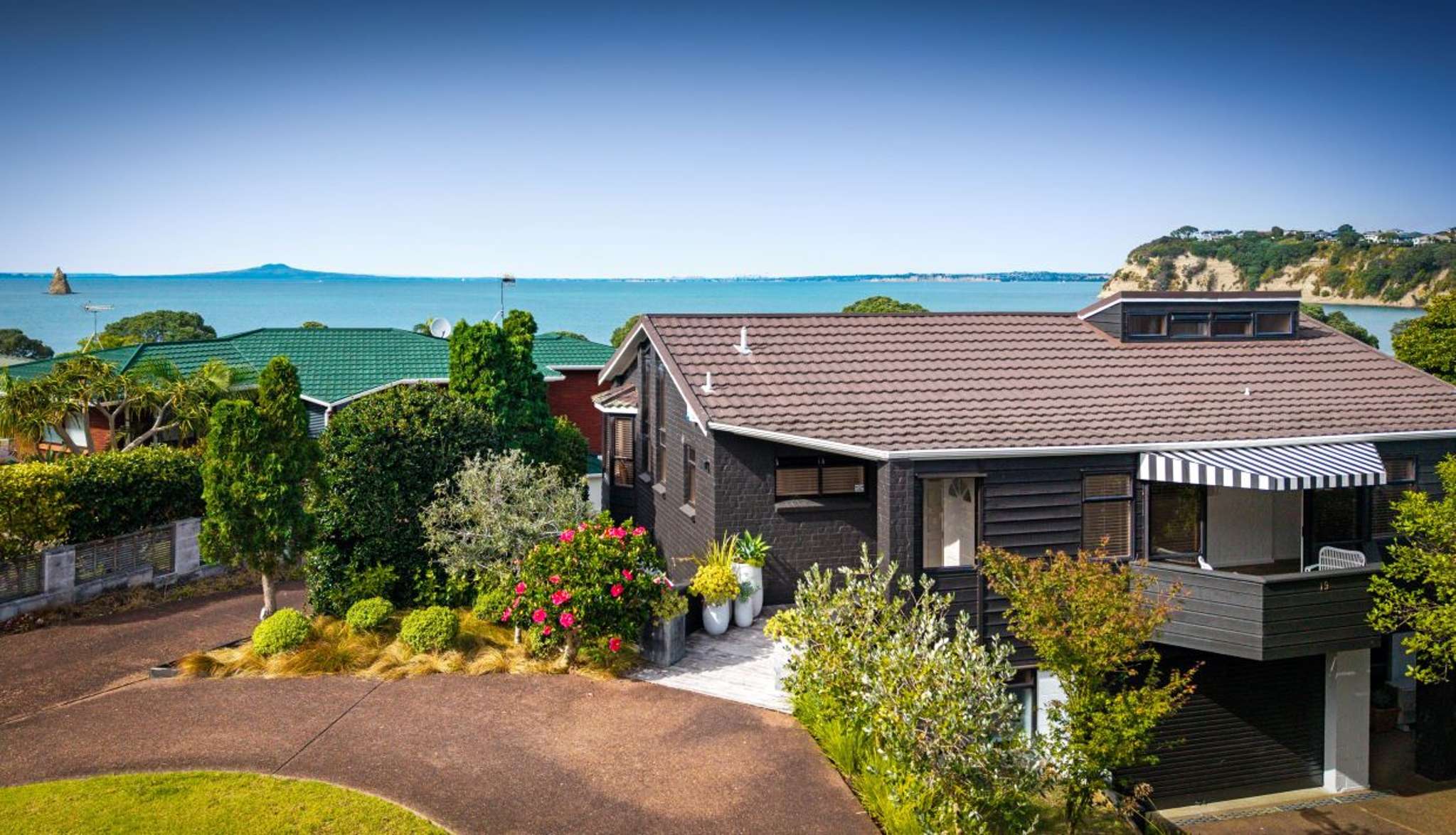 Spoilt for choice with late artist’s Hibiscus Coast home