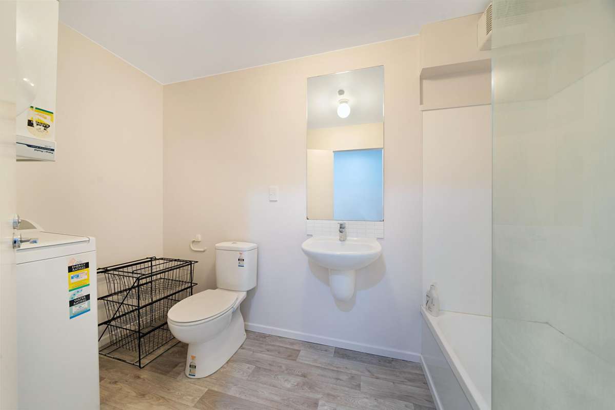 207 (3G)/121 Newton Road_3