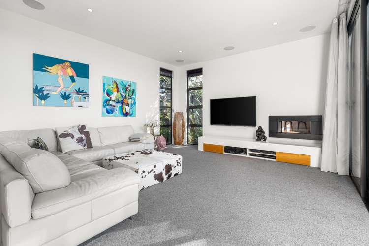 25 Main Road Redcliffs_18