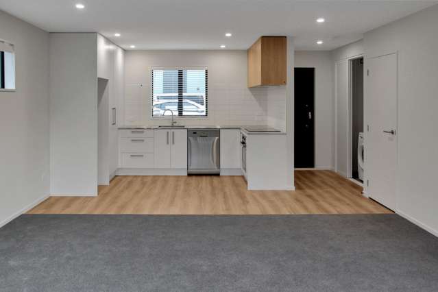 Modern, Spacious & Sunny