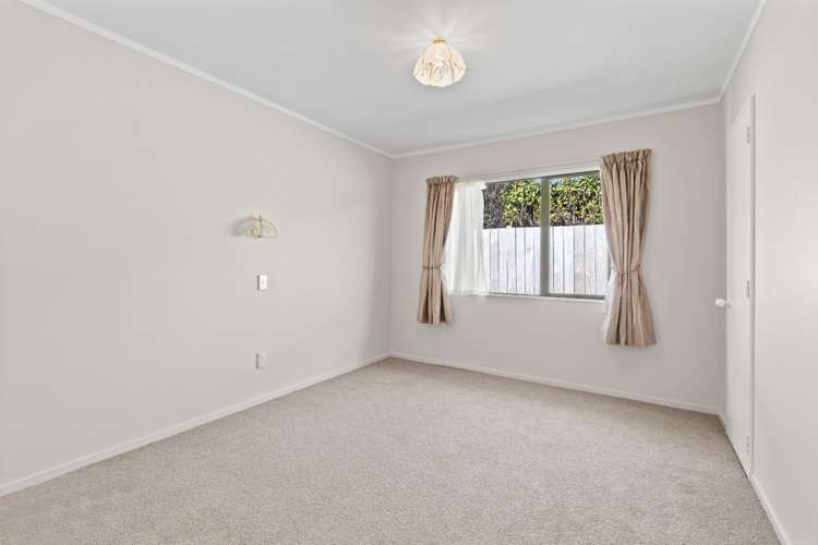 30 Caversham Drive 2612_14