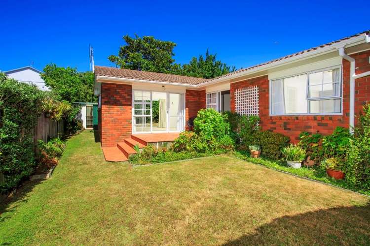 2/10 Jutland Road Hauraki_1