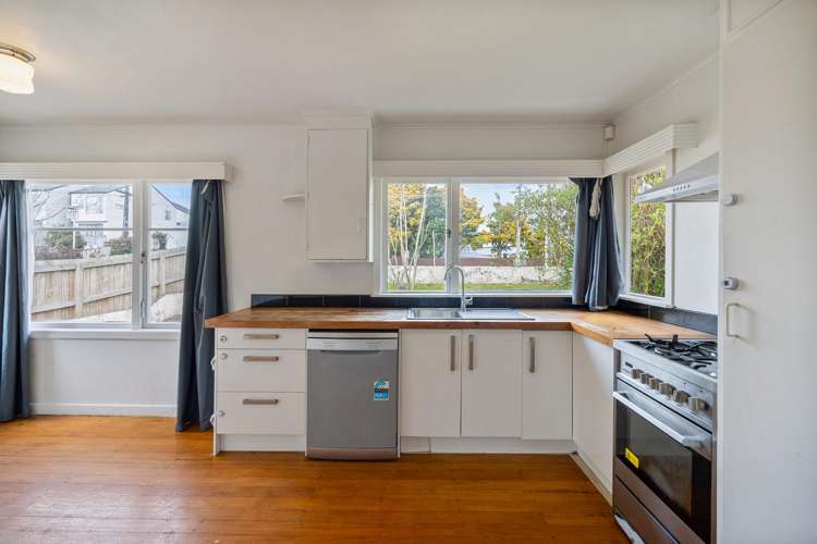 2131 Great North Road_4