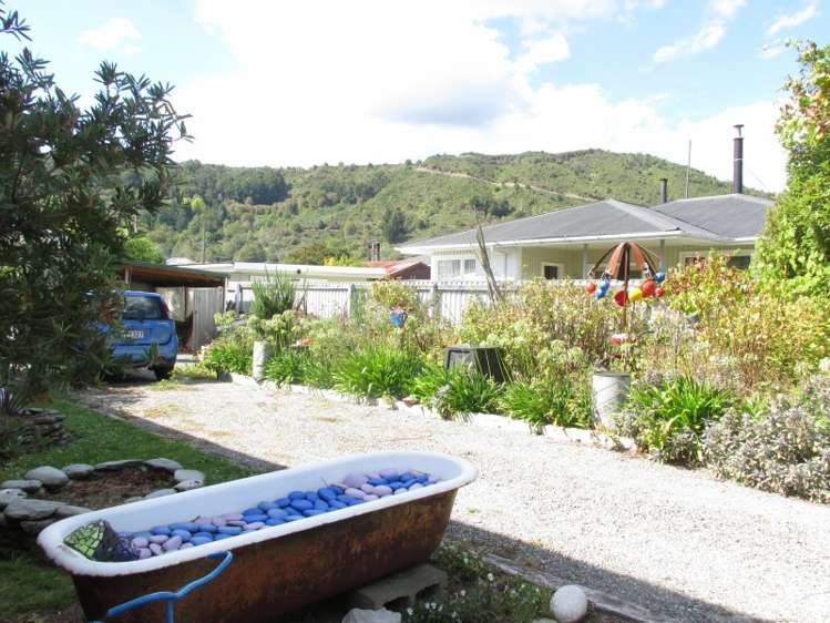 63 Main Street Reefton_14