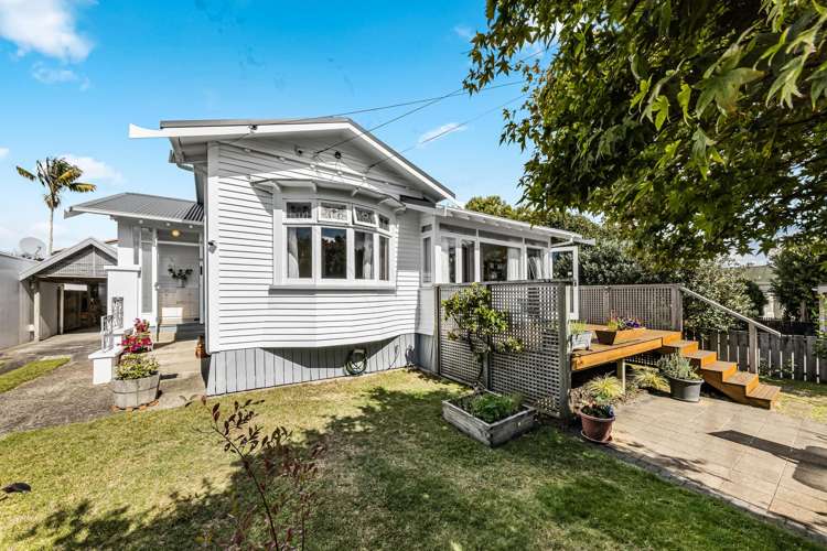 8 Invermay Avenue Mount Roskill_27