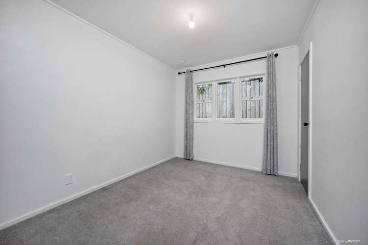 25A Hewlett Road Massey_7