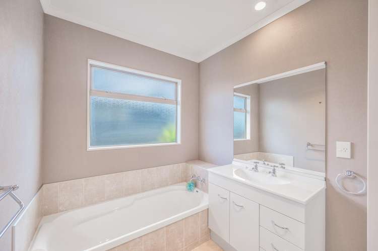 6 Blythfield Place Taradale_11