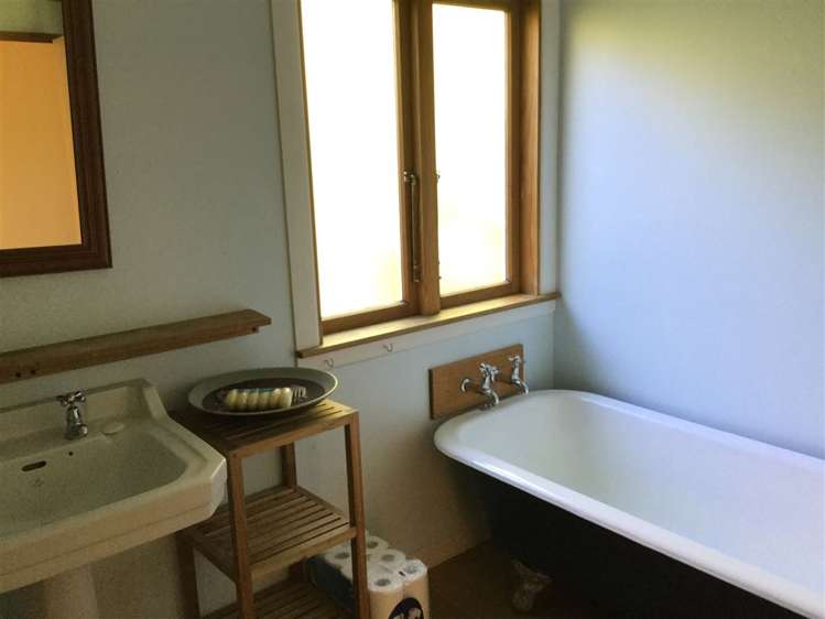 1703 Queen Charlotte Drive Anakiwa and Surrounds_14