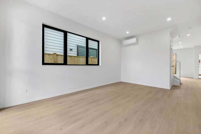 2/7 Edgar Pearce Place Howick_2