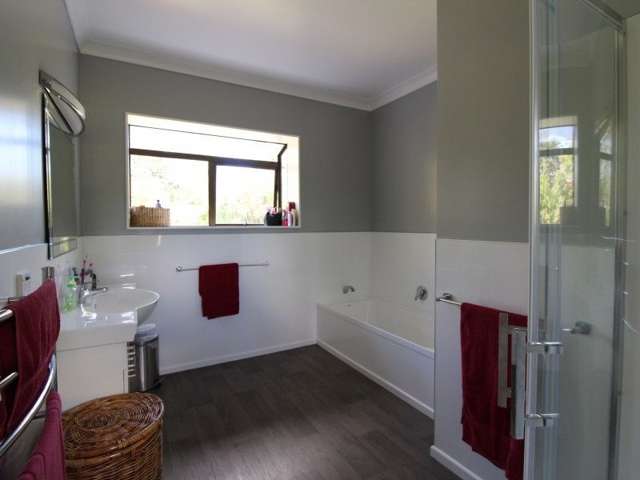 15 Toogood Road Winton Surrounds_4