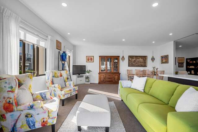 Exceptional Sunny Apartment - Large Covered Deck