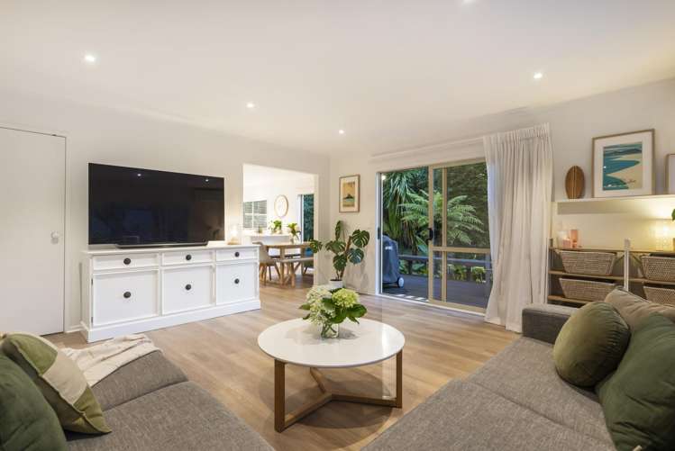 2/96 Beach Road Castor Bay_3