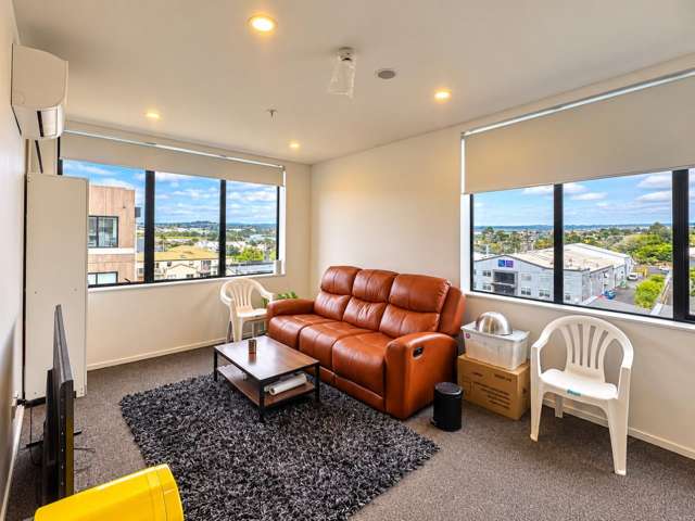 Spacious 2-Bedroom Apartment in Te Atatu South