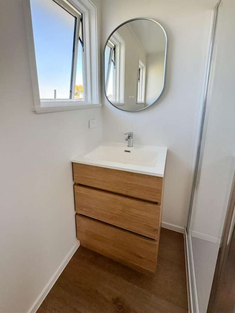 80 Riverpark Crescent 11401_7