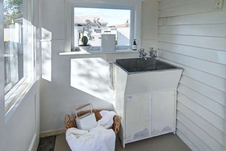 226 High Street North Carterton_13