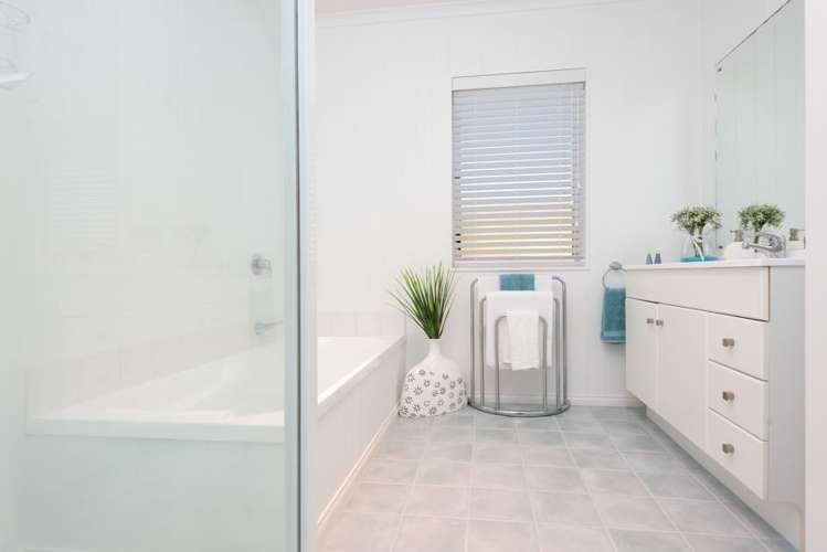 19 Newbliss Crescent East Tamaki Heights_17