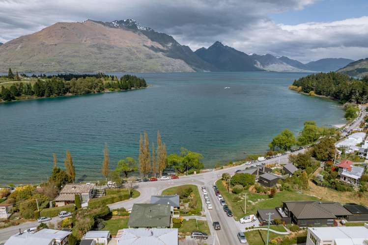 1 Suburb Street Queenstown_8