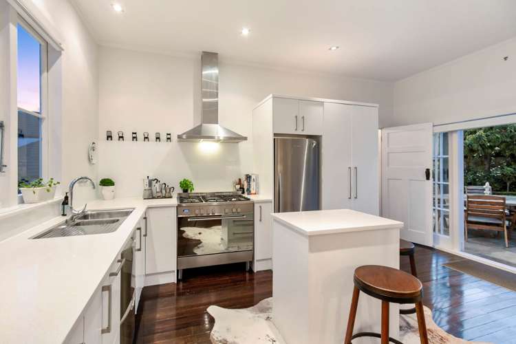 71 Beach Road Mellons Bay_10