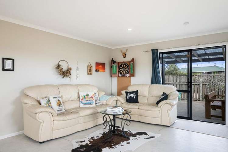 16 Te Kiri Street Himatangi Beach_2