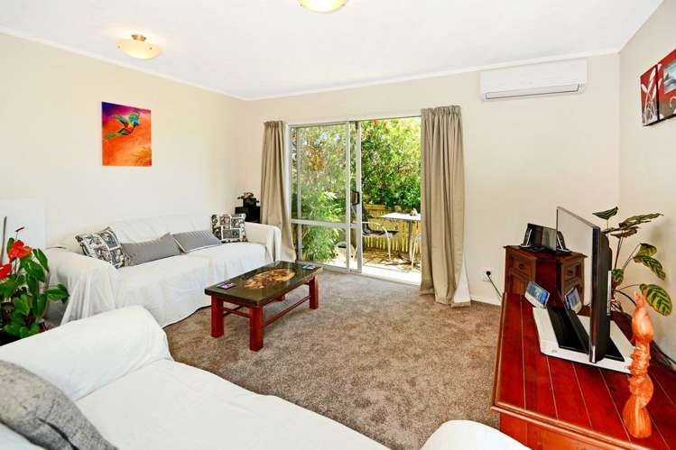 2/20 Hellyers Street Birkdale_3