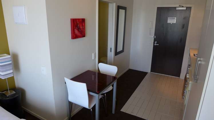 2304/10 Waterloo Quadrant Auckland Central_6