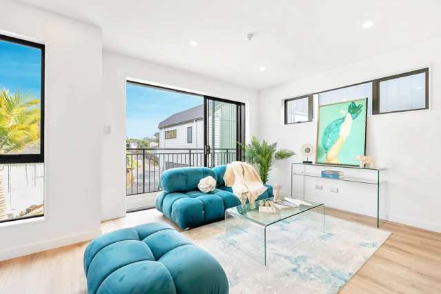 Brand-New, Freehold & Family-Ready in Rānui!