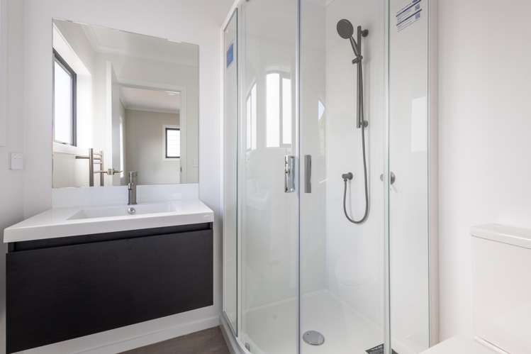 1-2 Helvetia Grove Naenae_7