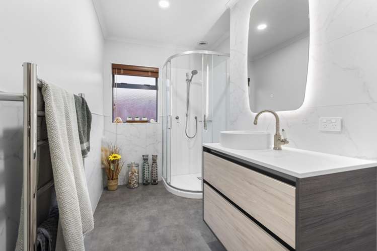 44 Chesterfield Way Orewa_21