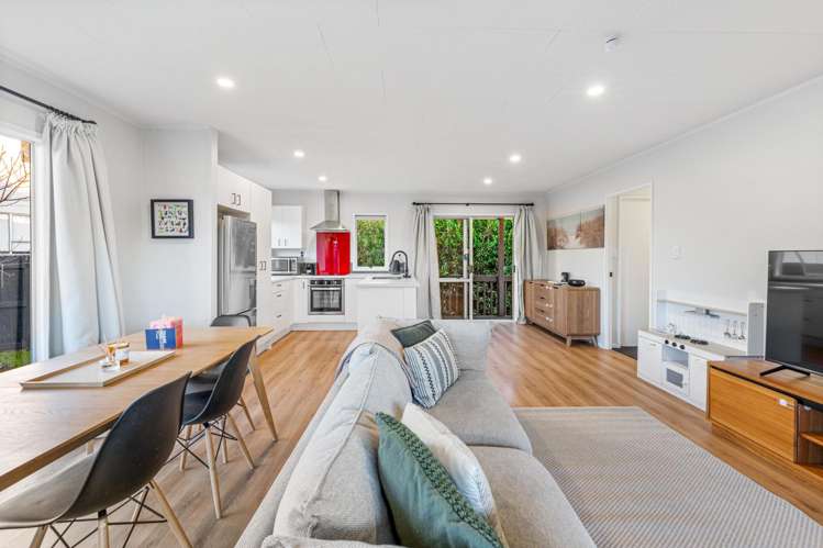 92b Beach Road Te Atatu Peninsula_15
