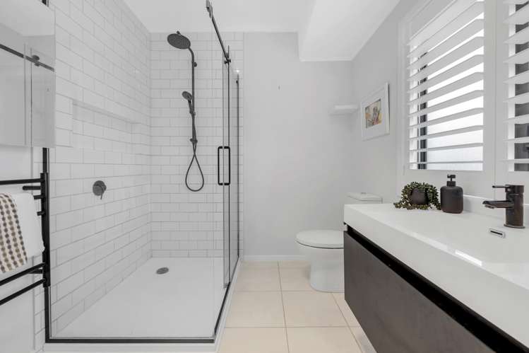 17 Eastern Beach Road Eastern Beach_17