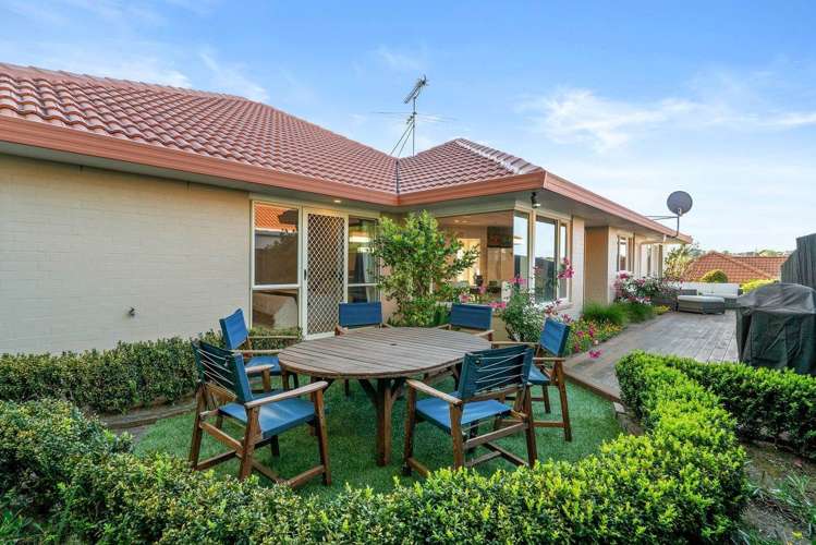 27 Gillett Place Botany Downs_13