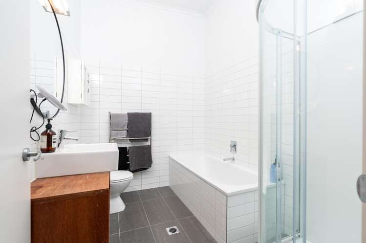 2/123 The Parade Island Bay_9