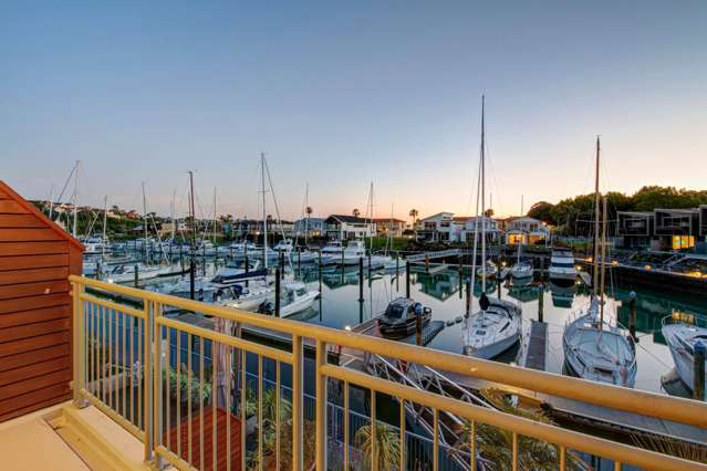 Waterfront Townhome with 12m Berth