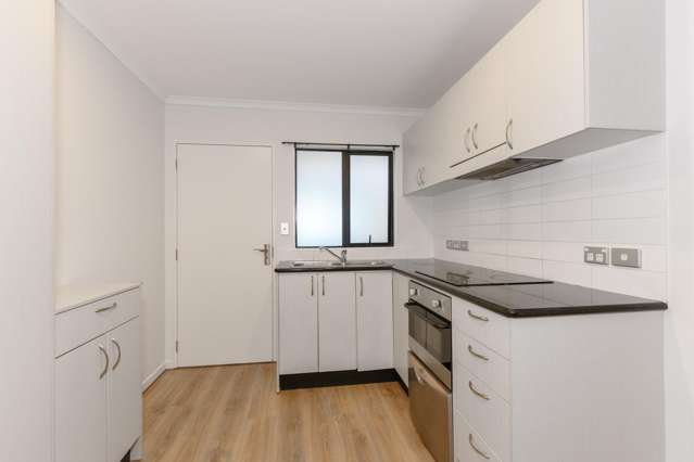 B602/176 Broadway Newmarket_4