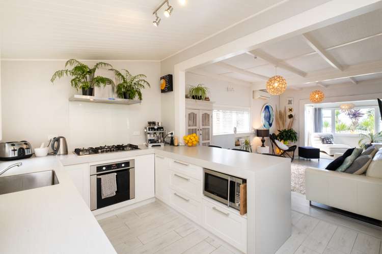 102 Beach Road Haumoana_1