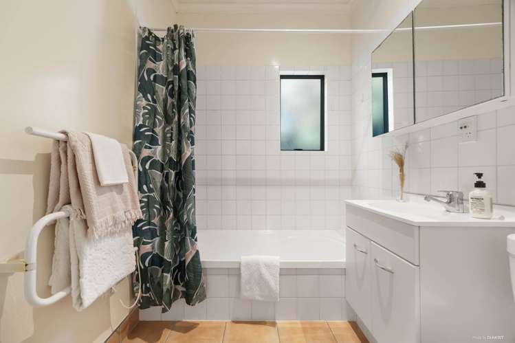 222C Moore Street Howick_12