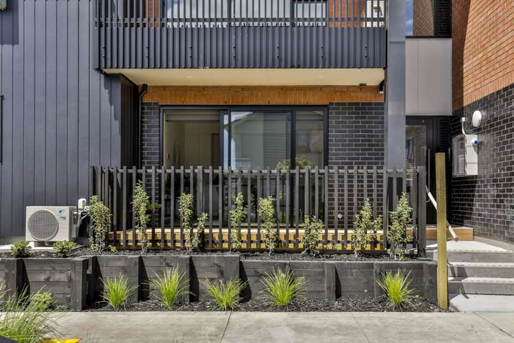 G02/3 Tiakina Road Northcote_12