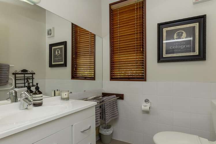 26 Whakamoenga Point Acacia Bay_28