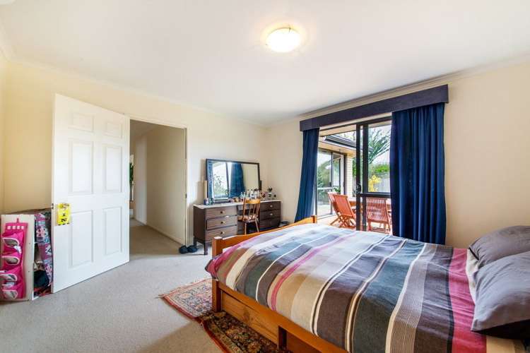 11 Holsten Place Massey_12