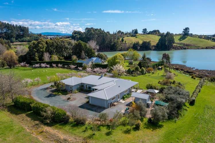 364 The Coastal Highway Redwood Valley_35