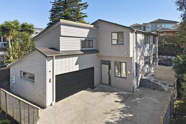 SUBSTANTIAL FAMILY LIVING: SLOPES OF ONE TREE HILL