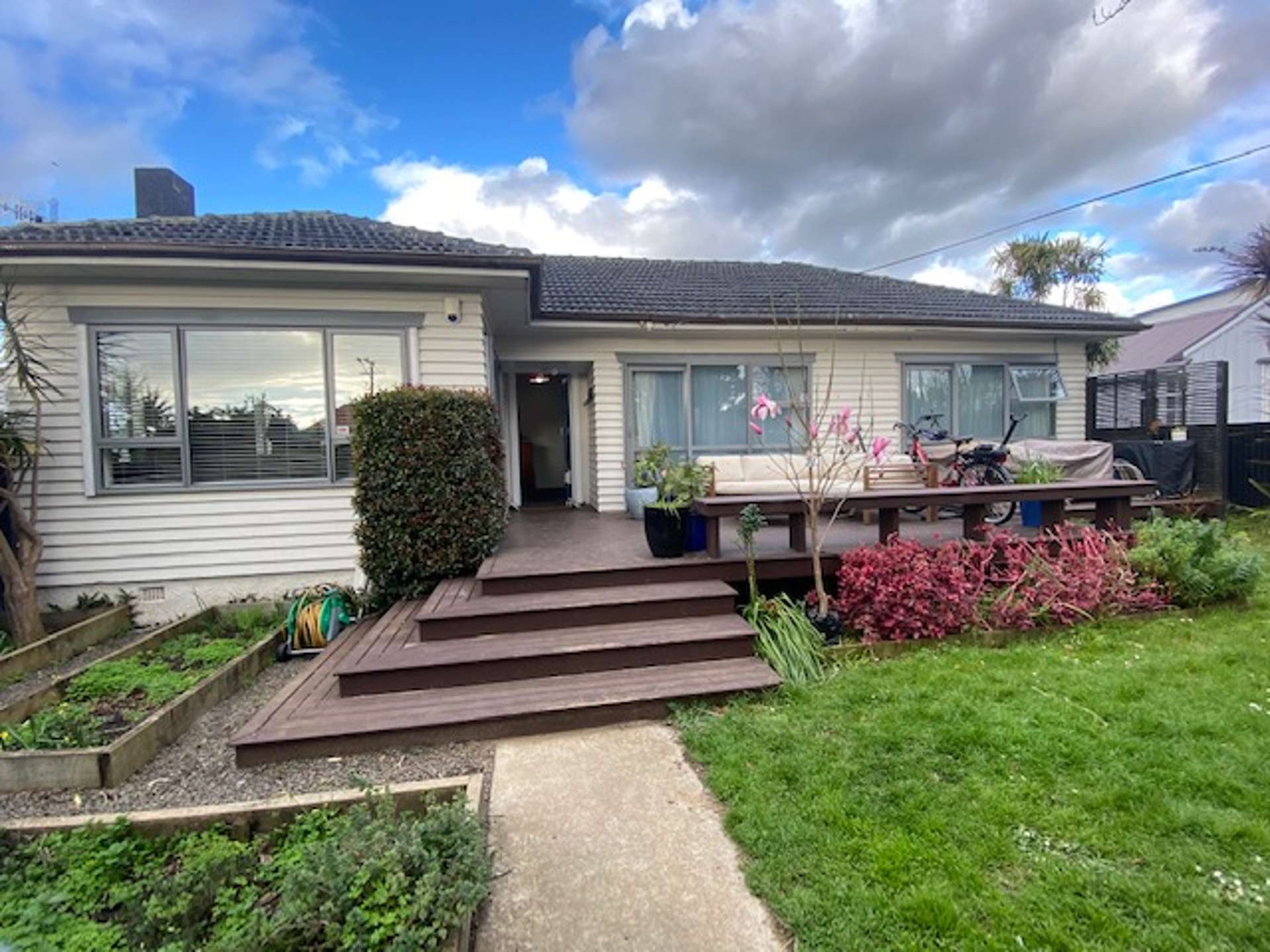 8 Ropata Avenue Point England_0