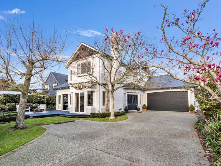 42 Manapouri Cres_0